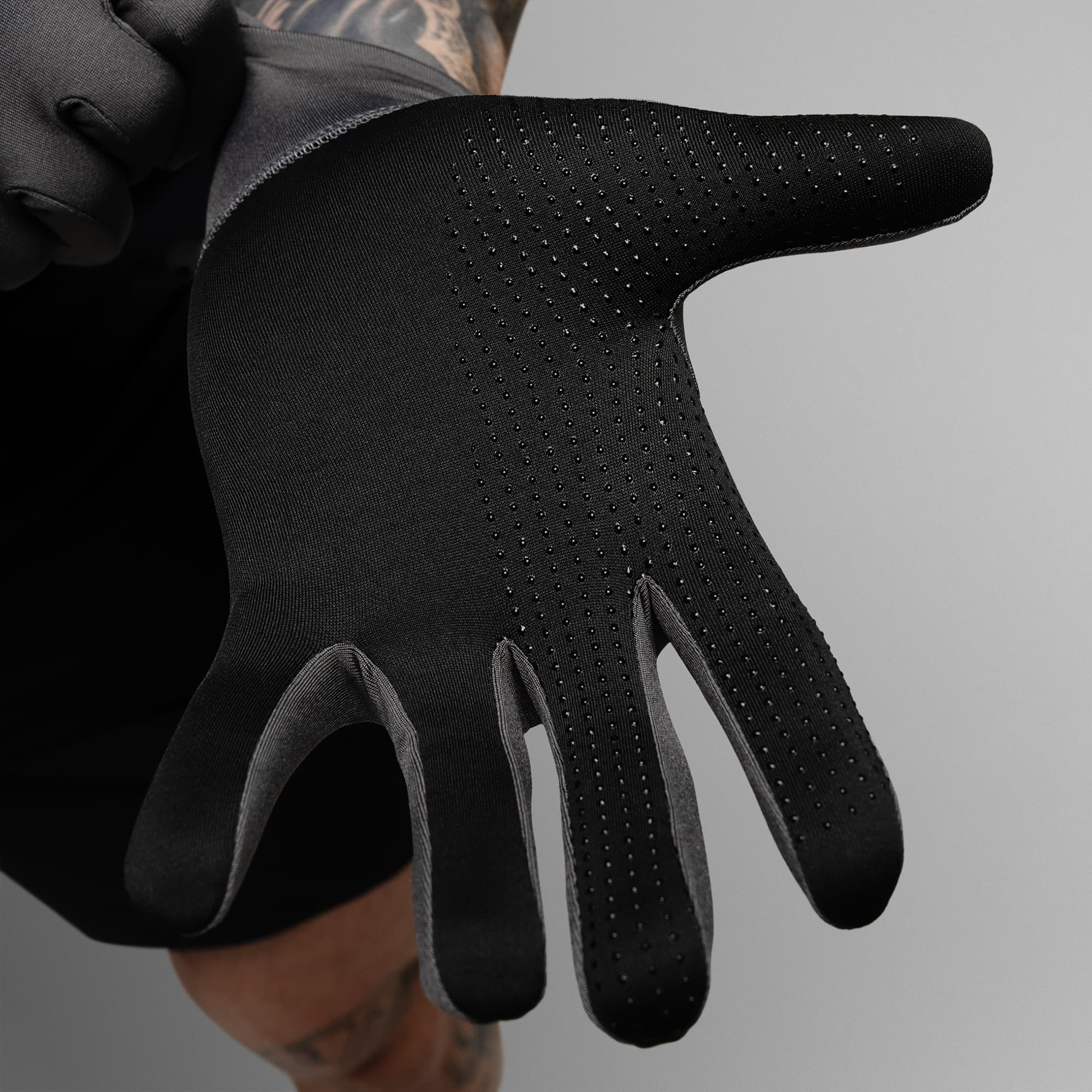 Stryda™ Run Gloves - Charcoal - Image 6